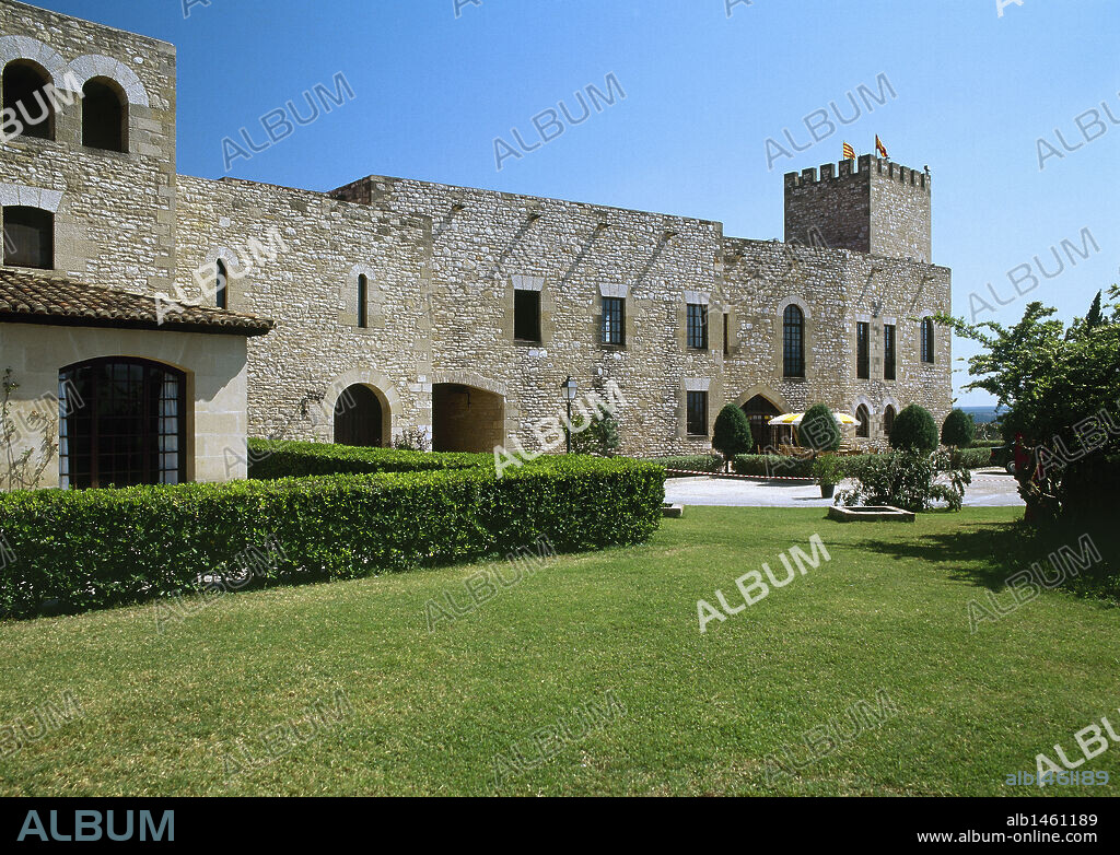 PARADOR DE TORTOSA. Ubicado en la SUDA (ZUDA) o CASTILLO DE SAN JUAN. Vista del exterior. Comarca del Baix Ebre. Provincia de Tarragona. Cataluña.