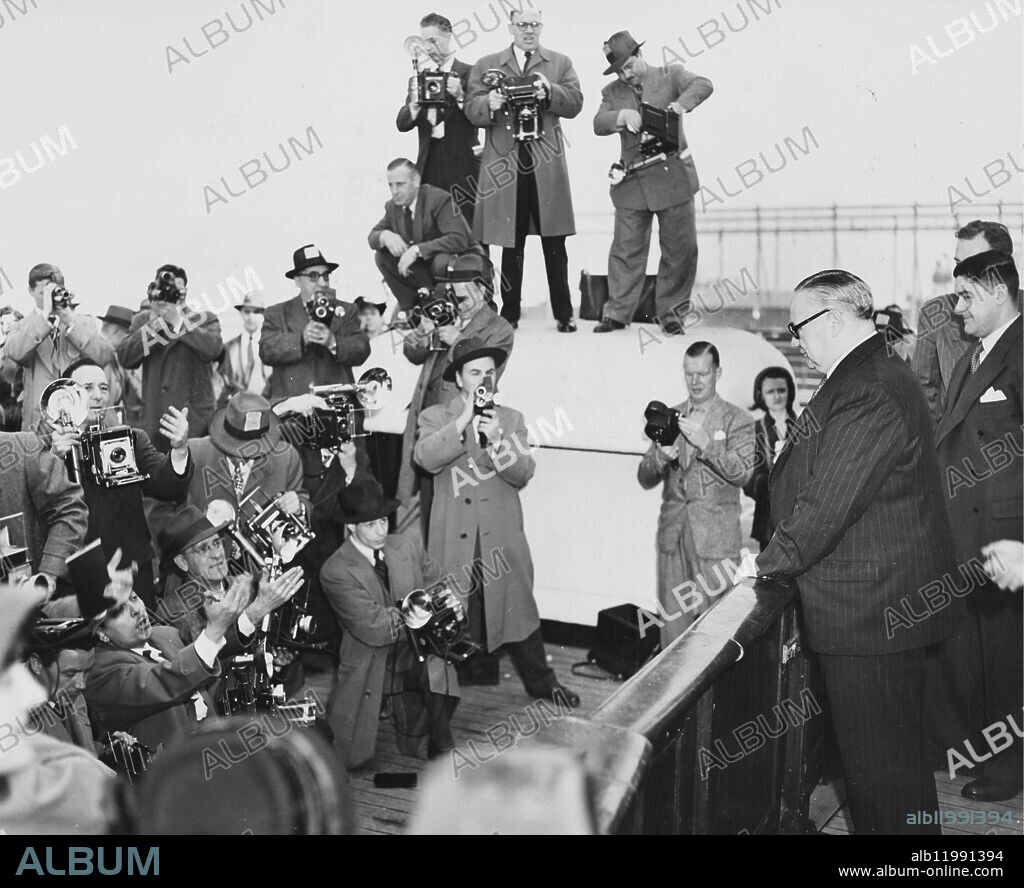 Mr. Bevin poses for the press on his arrival in New York aboard the S.S. Queen Mary. Photo shows: Mr. Ernest Bevin, the Foreign Minister surrounded by pressmen on his arrival in New York, for the signing of the Atlantic Pact in Washington. New York, USA. 02 April 1949.