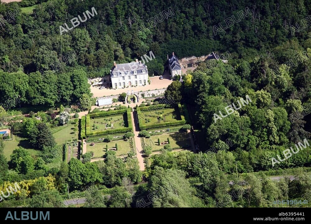 Pocésur-Cisse (Dép. Indreet-Loire, Frankreich), Chateau de Fourchette (18. Jahrhundert; Besitz von Mick Jagger).-Gesamtansicht.-Luftaufnahme, Juli 2009.