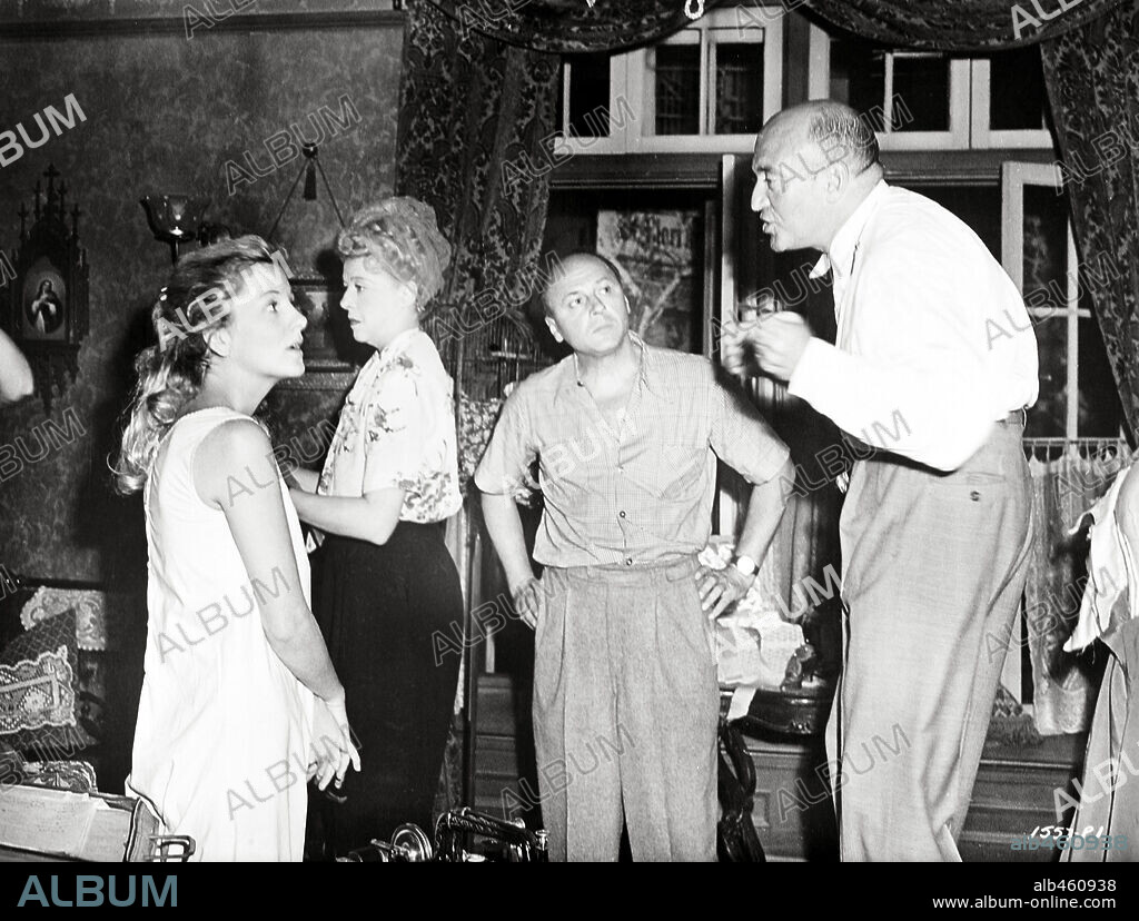 JOAN FONTAINE and Max Ophüls in LETTER FROM AN UNKNOWN WOMAN, 1948, directed by MAX OPHÜLS. Copyright UNIVERSAL PICTURES.