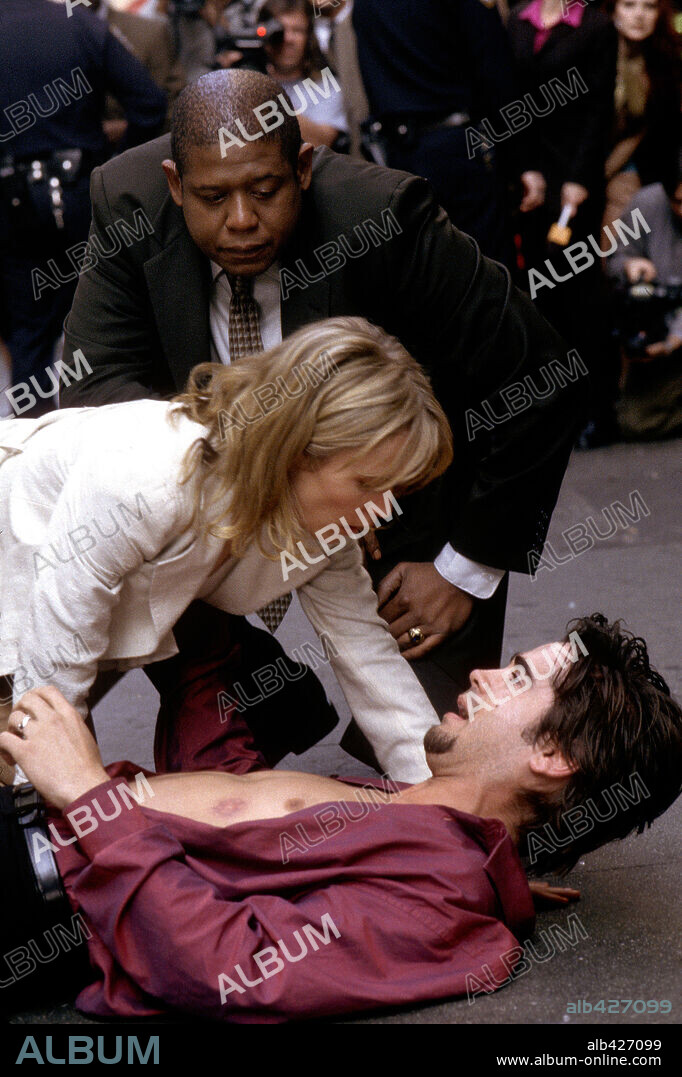 COLIN FARRELL, FOREST WHITAKER y RADHA MITCHELL en ÚLTIMA LLAMADA, 2002 (PHONE BOOTH), dirigida por JOEL SCHUMACHER. Copyright FOX 2000 PICTURES.