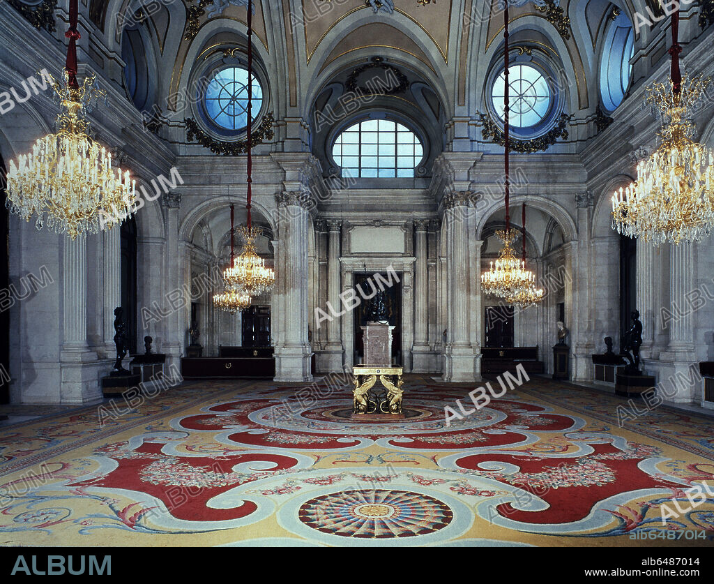SALON DE COLUMNAS DEL PALACIO REAL DE MADRID - SIGLO XVIII.