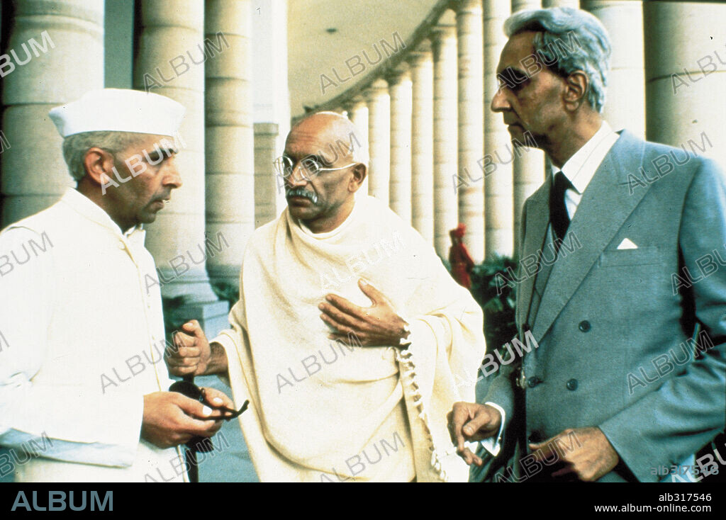 BEN KINGSLEY en GANDHI, 1982, dirigida por RICHARD ATTENBOROUGH. Copyright COLUMBIA PICTURES.