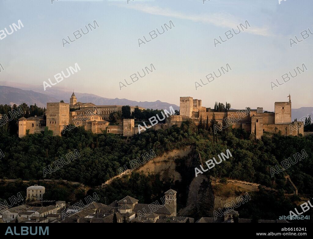 PANORAMICA DE LA ALHAMBRA DESDE EL ALBAICIN AL ATARDECER.