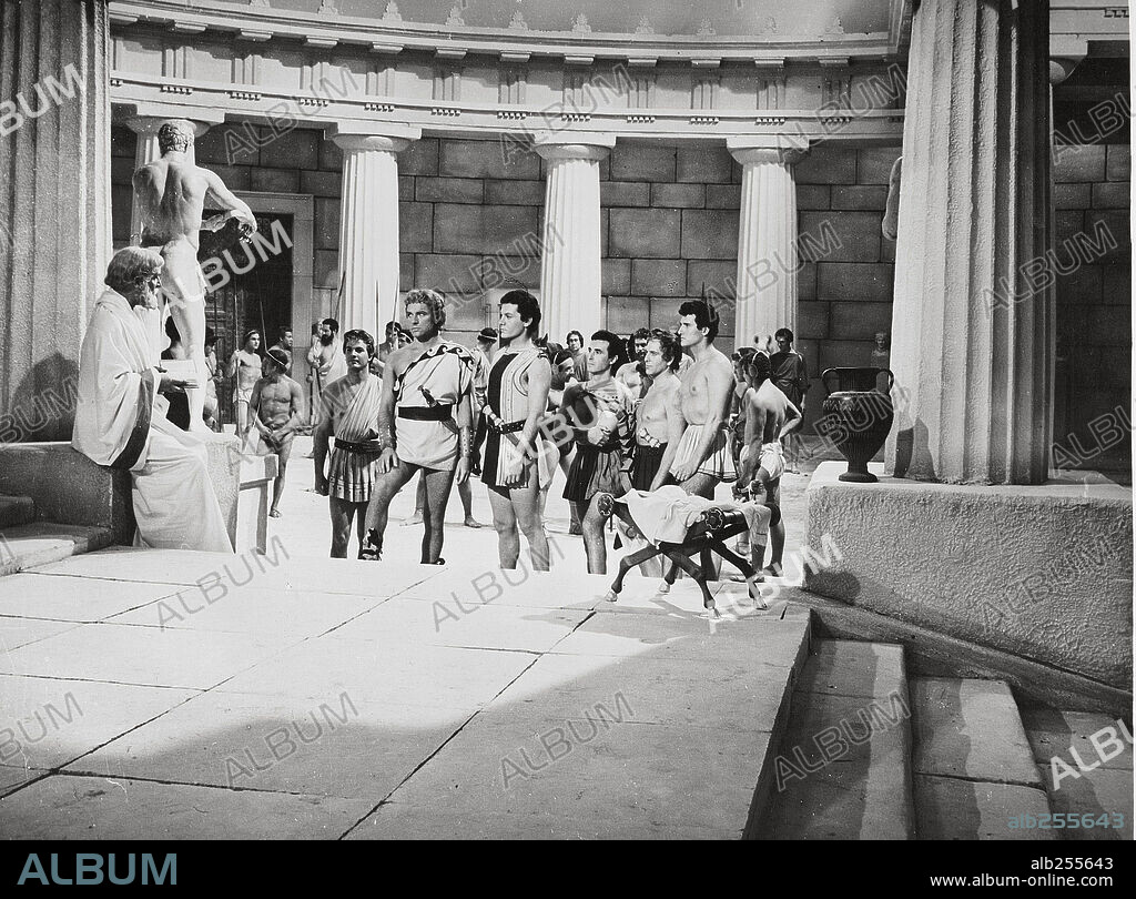 BARRY JONES and RICHARD BURTON in ALEXANDER THE GREAT, 1956, directed by ROBERT ROSSEN. Copyright UNITED ARTISTS.