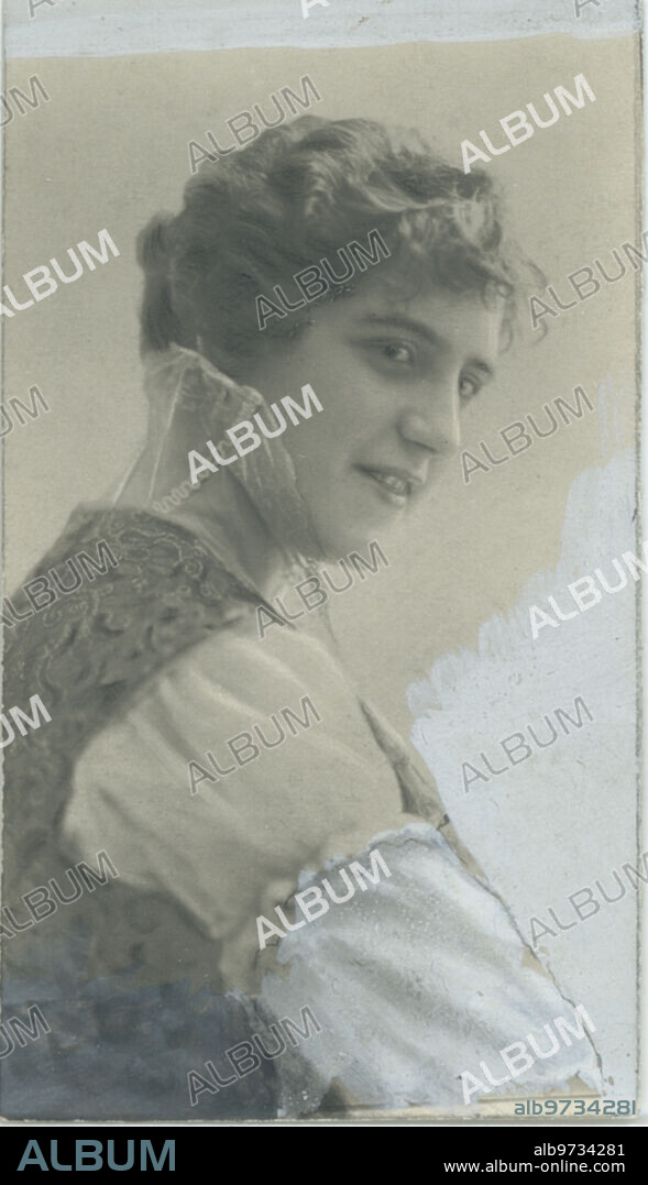 January 1922. Portrait of the actress Conchita Robles, murdered by her husband, Carlos Berdugo Botí, during the performance of the play "Santa Isabel de Ceres" at the Cervantes theater in Almería.