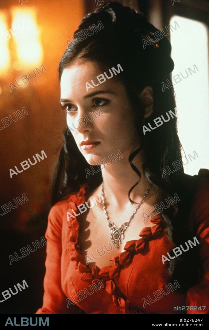 WINONA RYDER en DRÁCULA, DE BRAM STOKER, 1992 (DRACULA), dirigida por FRANCIS FORD COPPOLA. Copyright COLUMBIA PICTURES / NELSON, RALPH.