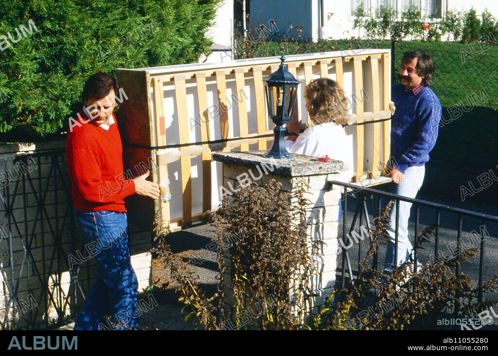 Moving day for German actor Klaus Wennemann and his wife Hedi, Germany 1988.