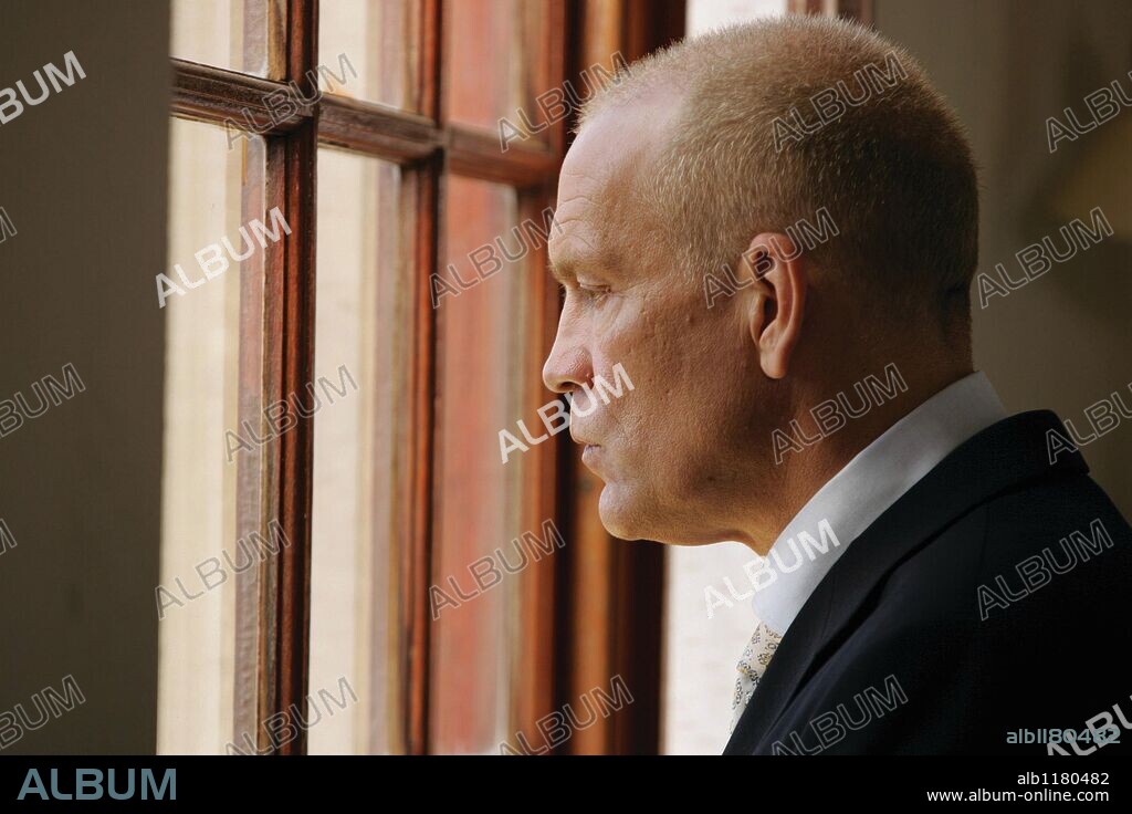 JOHN MALKOVICH dans DISGRACE, 2008, réalisé par STEVE JACOBS. Copyright FORTISSIMO FILMS/WILD STRAWBERRIES.