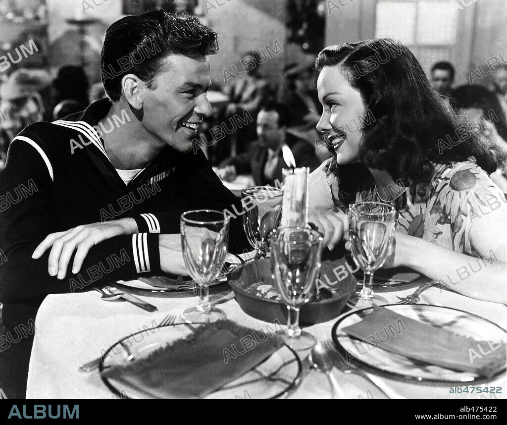 FRANK SINATRA y KATHRYN GRAYSON en LEVANDO ANCLAS, 1945 (ANCHORS AWEIGH), dirigida por GEORGE SIDNEY. Copyright M.G.M.