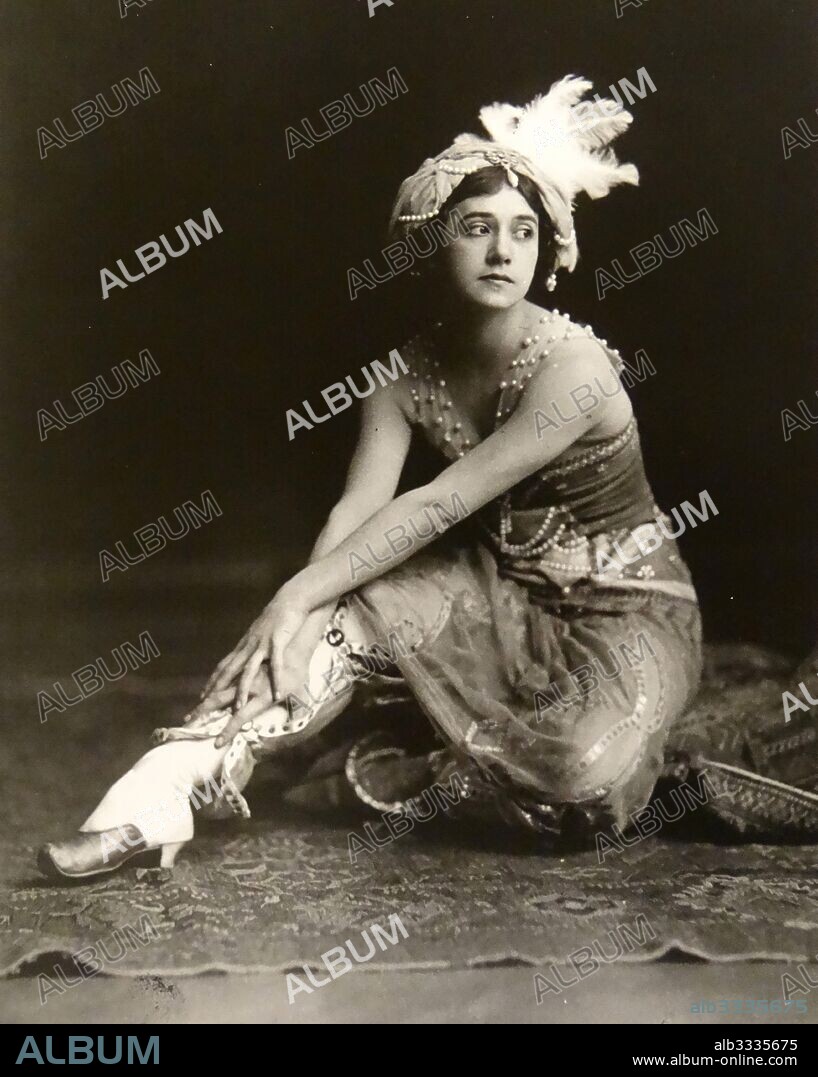 ANONYMOUS. Tamara Karsavina as Zobeide in the Ballet Scheherazade by N. Rimsky-Korsakov.