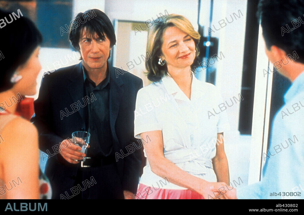 CHARLOTTE RAMPLING und JACQUES DUTRONC in EMBRASSEZ QUI VOUS VOUDREZ, 2002, unter der Regie von MICHEL BLANC. Copyright UGC IMAGES/FRANCE 2 CINEMA.