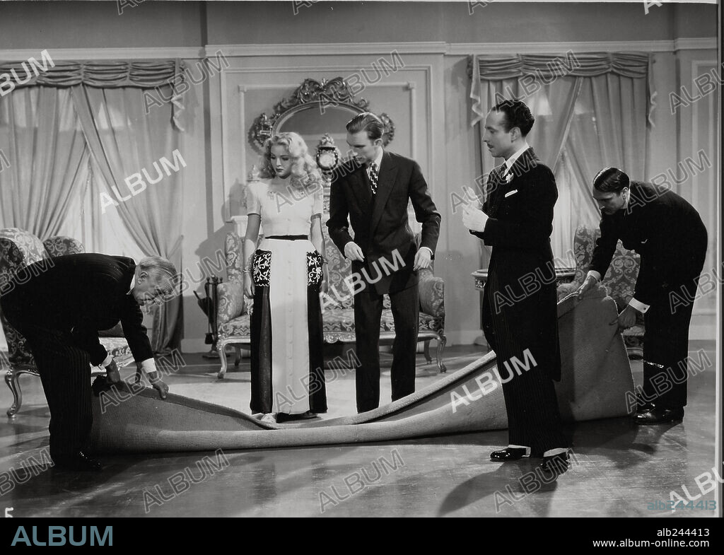 FERNANDO FERNAN GOMEZ y SARA MONTIEL en EMPEZO EN BODA, 1944. Copyright FILMOFONO.