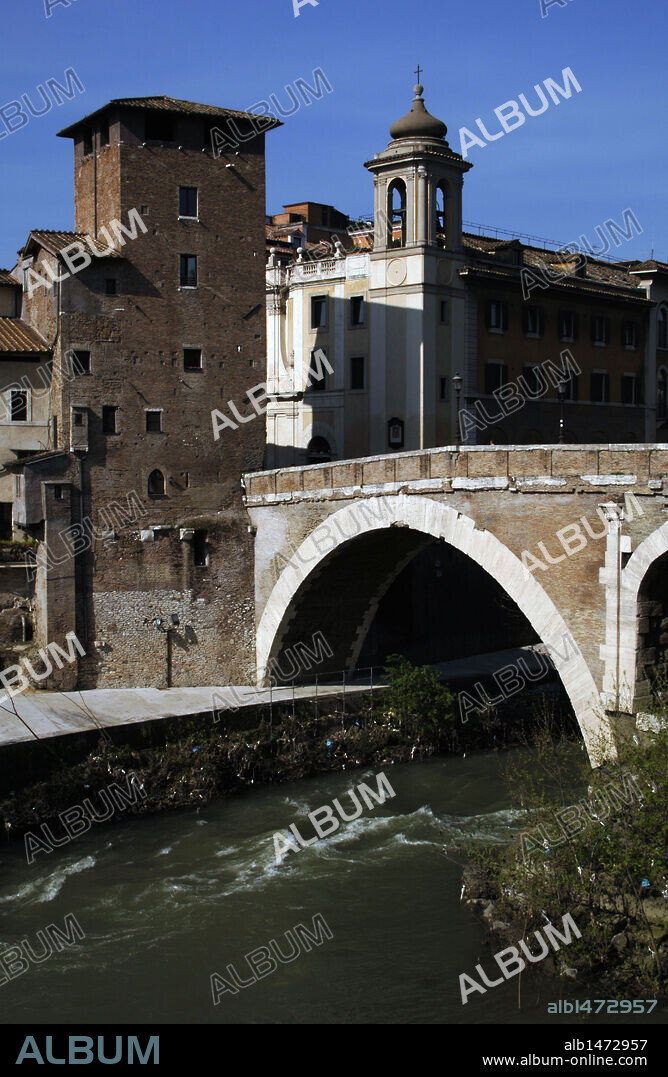 ITALIA. ROMA. Vista del PUENTE FABRICIO o PUENTE DE LAS CUATRO CABEZAS, fechado en el siglo I a. C. ISLA TIBERINA.