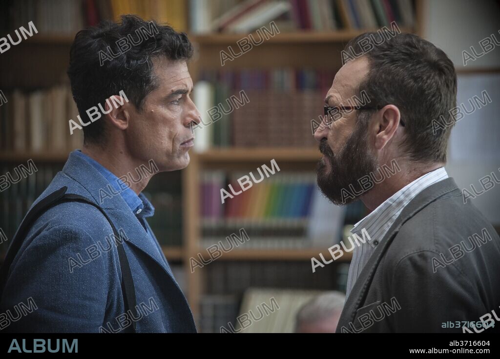 ALESSANDRO GASSMAN y MARCO GIALLINI en BENDITA IGNORANCIA (BEATA IGNORANZA, 2017), dirigida por MASSIMILIANO BRUNO. Copyright Italian International Film / RAI Cinema.
