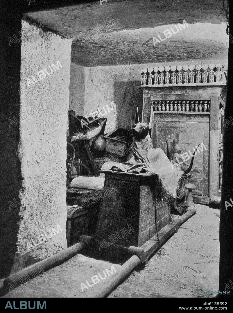 DESCUBRIMIENTO DE LA TUMBA TUTANKAMON 1926-34 ANUBIS GUARDA ENTRADA.