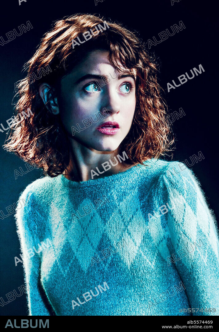 NATALIA DYER en STRANGER THINGS, 2016, dirigida por MATT DUFFER y ROSS DUFFER. Copyright 21 LAPS ENT/MONKEY MASSACRE.