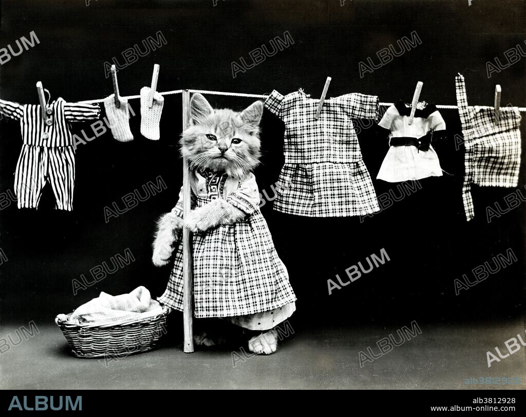 Hanging Up the Wash, 1914
