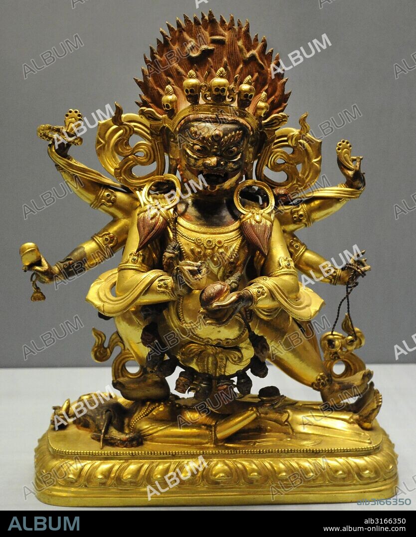 ARTE. ASIA CENTRAL. MAHAKALA (DHARMAPALA). Una de las más importantes divinidades protectoras del BUDISMO TIBETANO. Pieza procedente de la Mongolia interior. Siglo XIX. Latón. Técnica: martilleo, fundición, dorado parcial y grabado. Museo del Hermitage (The State Hermitage Museum). San Petersburgo. Rusia.