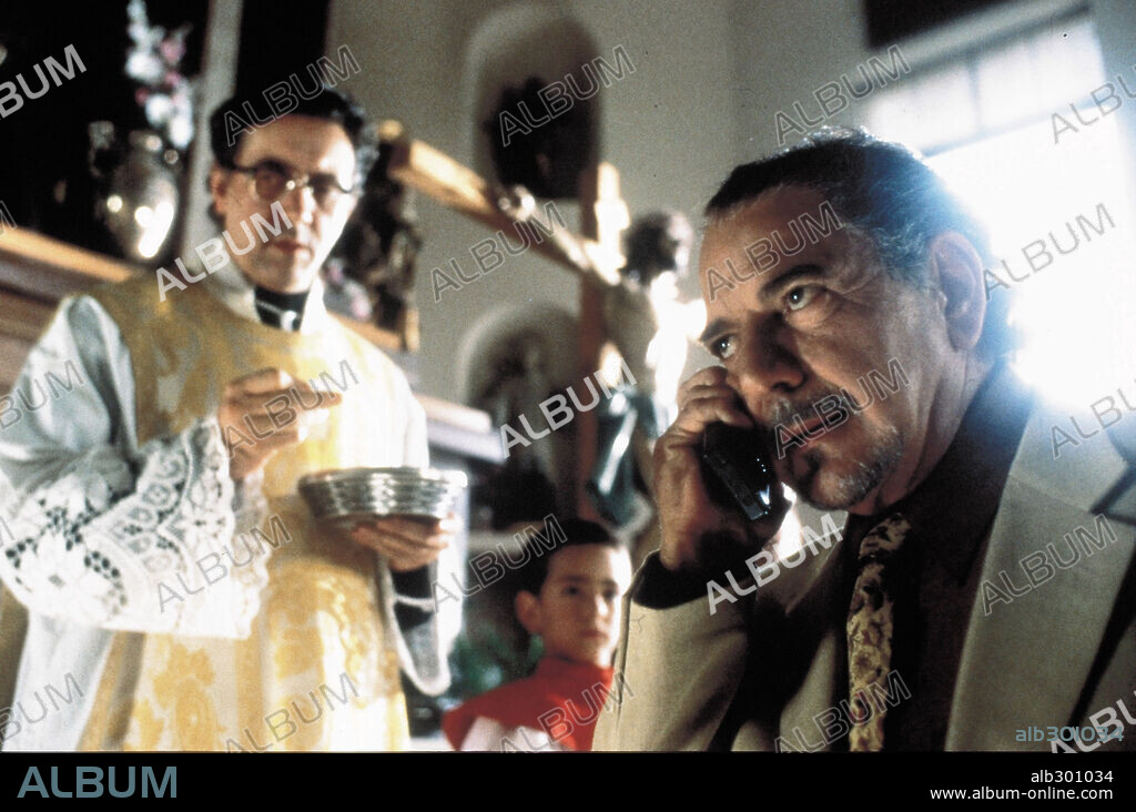 FERNANDO TRUEBA en TORRENTE EL BRAZO TONTO DE LA LEY, 1998, dirigida por SANTIAGO SEGURA. Copyright ROCABRUNO/CARTEL.