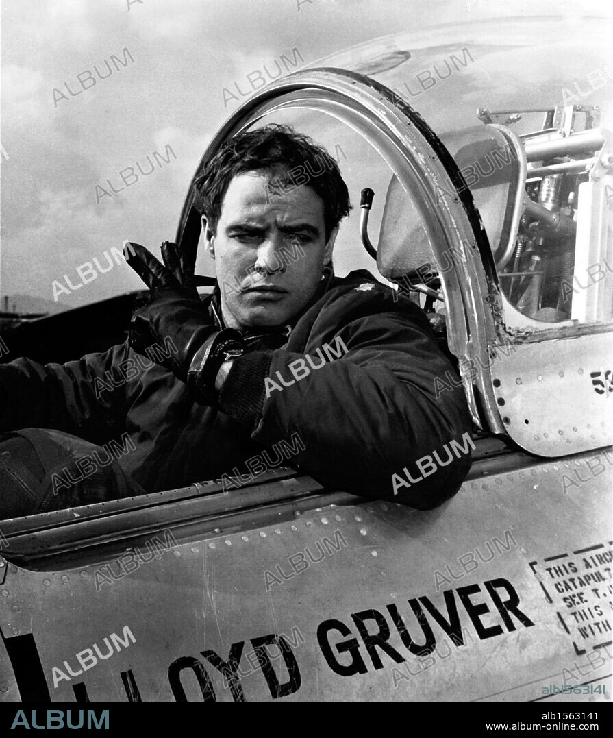 MARLON BRANDO in SAYONARA, 1957, directed by JOSHUA LOGAN. Copyright WARNER BROTHERS.