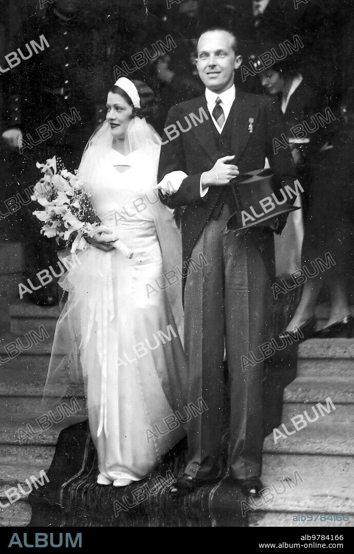 20 junio 1933. Imagen de la boda entre S.A.R. Alfonso de Borbón y Battenberg y la Srta. Edelmira Sampedro y Robato, celebrada en Lausana (Suiza). Diez días antes de celebrarse la boda, el hasta entonces Principe de Asturias, renunció formalmente a sus derechos al Trono.
