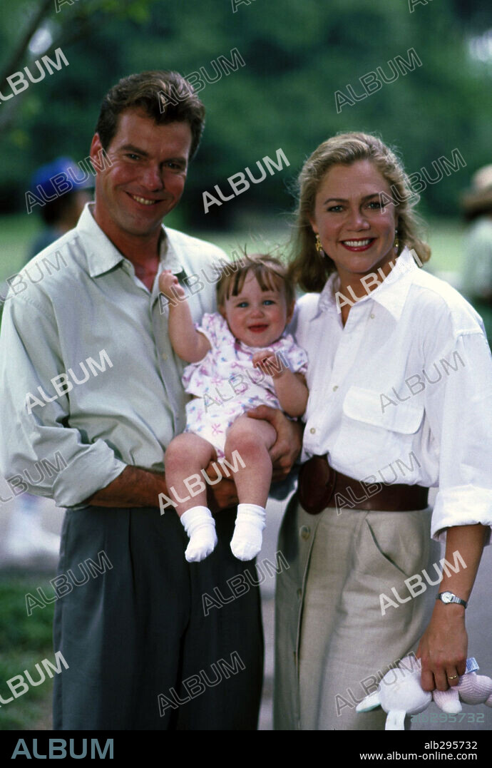 DENNIS QUAID y KATHLEEN TURNER en CUIDADO CON LA FAMILIA BLUE, 1993 (UNDERCOVER BLUES), dirigida por HERBERT ROSS. Copyright M.G.M.