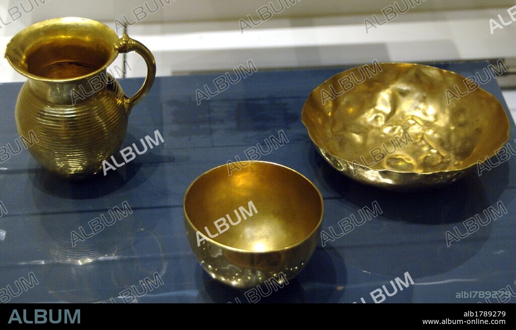 ARTE PERSA. DINASTIA AQUEMEDIA. SIGLOS V-IV a. C. TESORO DE OXUS. Piezas de una VAJILLA de oro. Museo Británico. Londres. Inglaterra. Reino Unido.