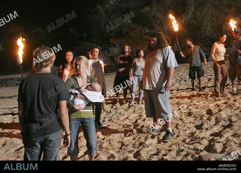 DOMINIC MONAGHAN, EMILIE DE RAVIN, EVANGELINE LILLY, JORGE GARCIA and YUNJIN KIM in LOST, 2004. Copyright ABC / PEREZ, MARIO.