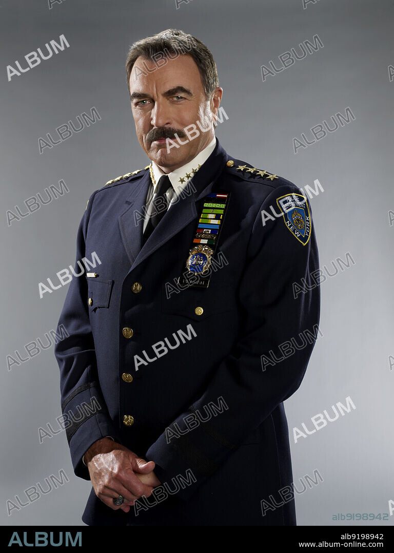 TOM SELLECK en FAMILIA DE POLICIAS, 2010 (BLUE BLOODS), dirigida por DAVID BARRETT, RALPH HEMECKER y ROBERT HARMON. Copyright CBS PRODUCTIONS.