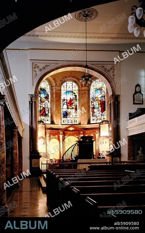London (Great Britain), Wesley's Chapel. (built 1778 for John Wesley, 1703-1791, the founder of Methodism; Arch.: George Dance the Younger; houses the Museum of Methodism). Interior. Photo, undated.