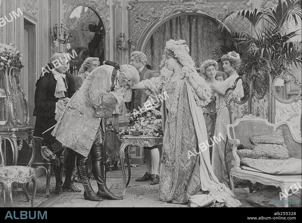 BERNARDT SARAH O BERNHARDT SARAH. SARAH BERNHARDT in ADRIENNE LECOUVREUR, 1913, unter der Regie von HENRI DESFONTAINES und LOUIS MERCANTON.