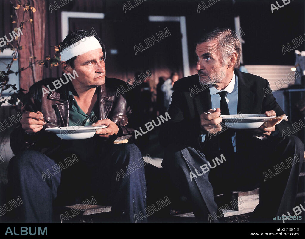 MARKKU PELTOLA in THE MAN WITHOUT A PAST, 2002 (MIES VAILLA MENNEISYYTTA), directed by AKI KAURISMAKI. Copyright BAVARIA FILMS.