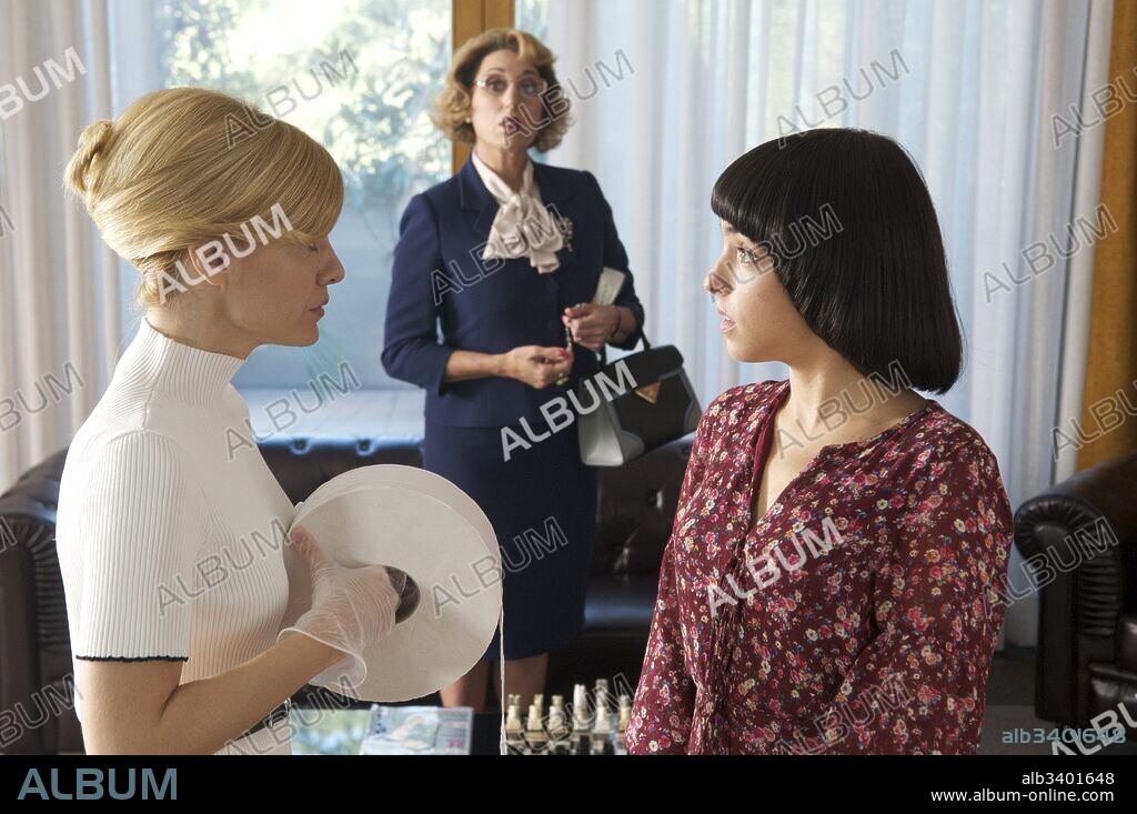 ALEXANDRA JIMENEZ and ROSSY DE PALMA in TOC TOC, 2017, directed by VICENTE VILLANUEVA. Copyright Lazona Films / Atresmedia Cine / Wind Films.
