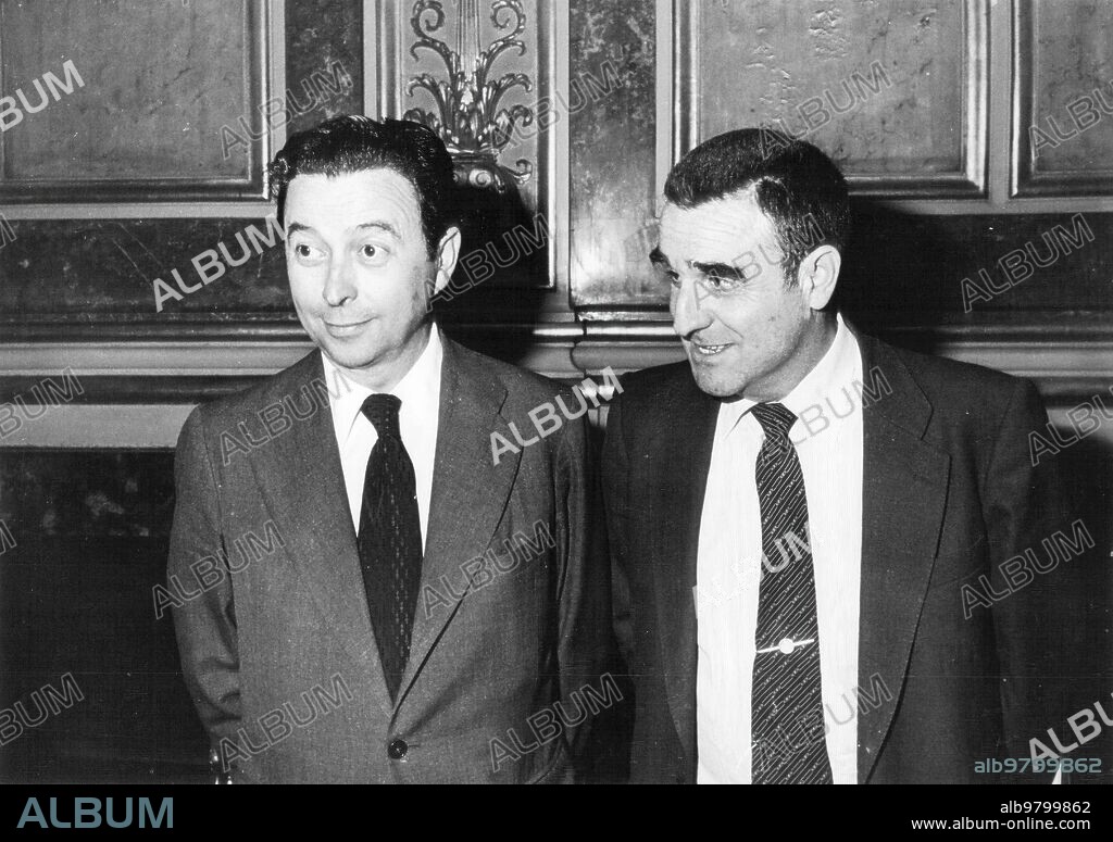 16 marzo 1981. El ministro de Defensa, Alberto Oliart Comparece en el congreso de los Diputados para presentar su informe sobre el intento de golpe de estado del 23-F. en la Imagen, Alberto Oliart (Izqda.), junto A Agustín Rodríguez Sahagún.