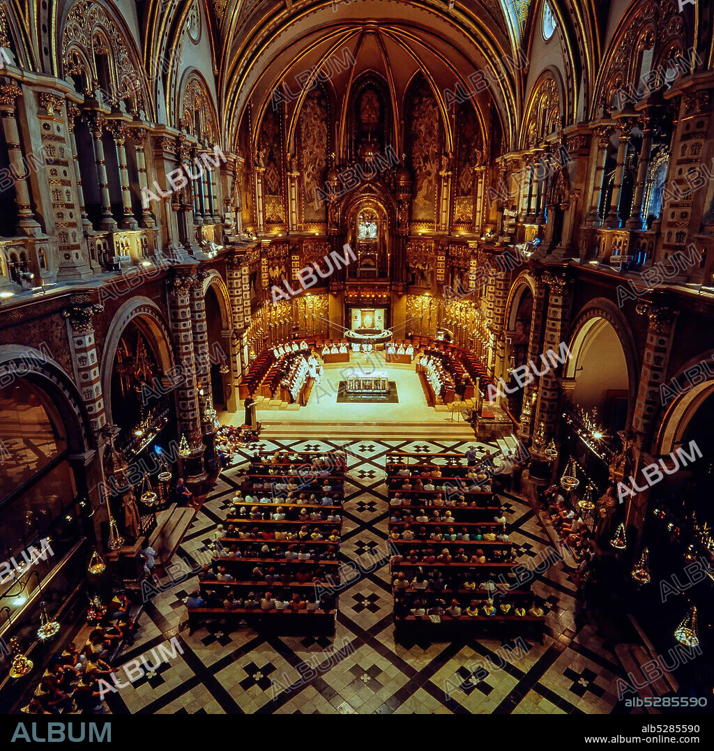 Misa conventual en el interior de la basílica, Monasterio de Montserrat.Monistrol de Montserrat, Barcelona.