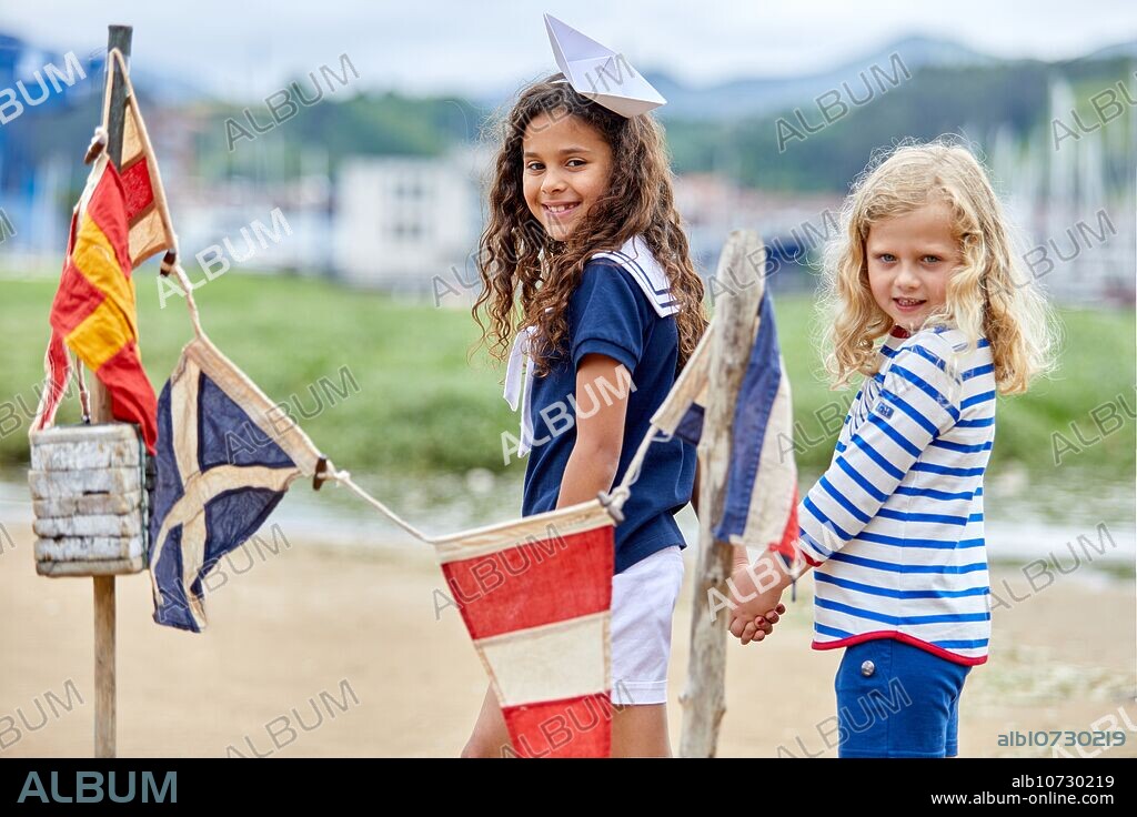 Girls, Marina Urola, Santiago beach, Zumaia, Gipuzkoa, Basque Country, Spain, Europe.