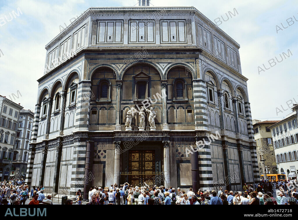 ITALIA. FLORENCIA. Fachada este del Baptisterio (S. XI), de planta octogonal y revestido de mármol blanco y verde. Destaca la Puerta del Paraíso, obra de Lorenzo Ghiberti (1378-1455).