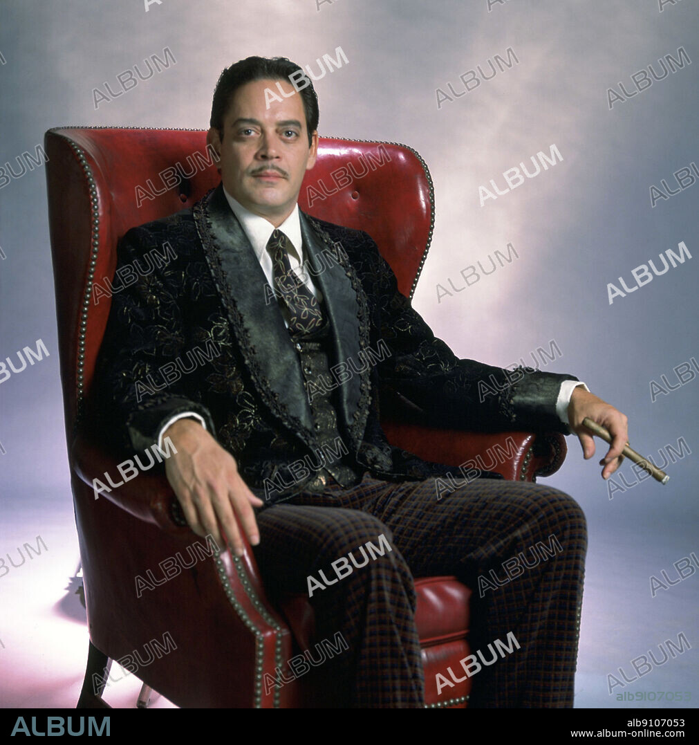 RAUL JULIA in THE ADDAMS FAMILY, 1991, directed by BARRY SONNENFELD. Copyright COLUMBIA PICTURES.