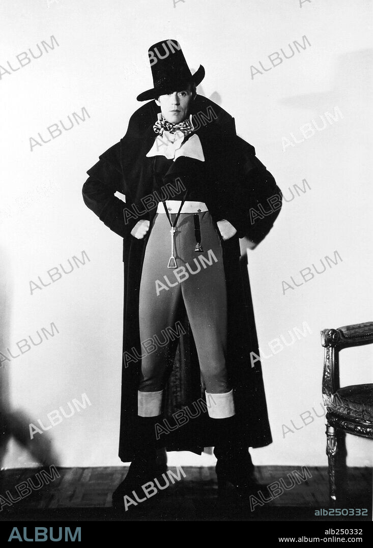 LESLIE HOWARD in THE SCARLET PIMPERNEL, 1934, directed by HAROLD YOUNG. Copyright LONDON FILMS/UNITED ARTISTS.