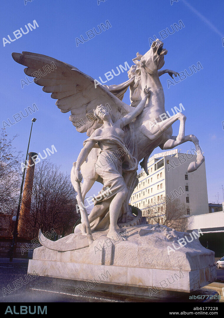 AGUSTIN QUEROL SUBIRATS (1860-1909). LA GLORIA Y LOS PEGASOS ESCULTURAS EN MARMOL QUE REMATABAN EL PALACIO DE FOMENTO (MINISTERIO DE AGRICULTURA)- FOTO AÑOS 00.