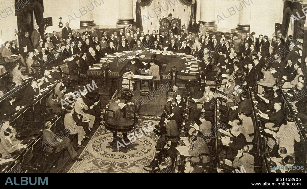 SOCIEDAD DE NACIONES. "EL PRIMER ACTO PLENARIO DE LA 55 SESION DEL CONSEJO DE LA SOCIEDAD DE NACIONES CELEBRADA EN MADRID EN EL PALACIO DEL SENADO EL 10 DE JUNIO DE 1915".