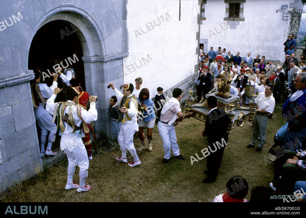 Santuario de Muskilda, Procesión 8 septiembre (Ochagavía / Valle de Salazar).