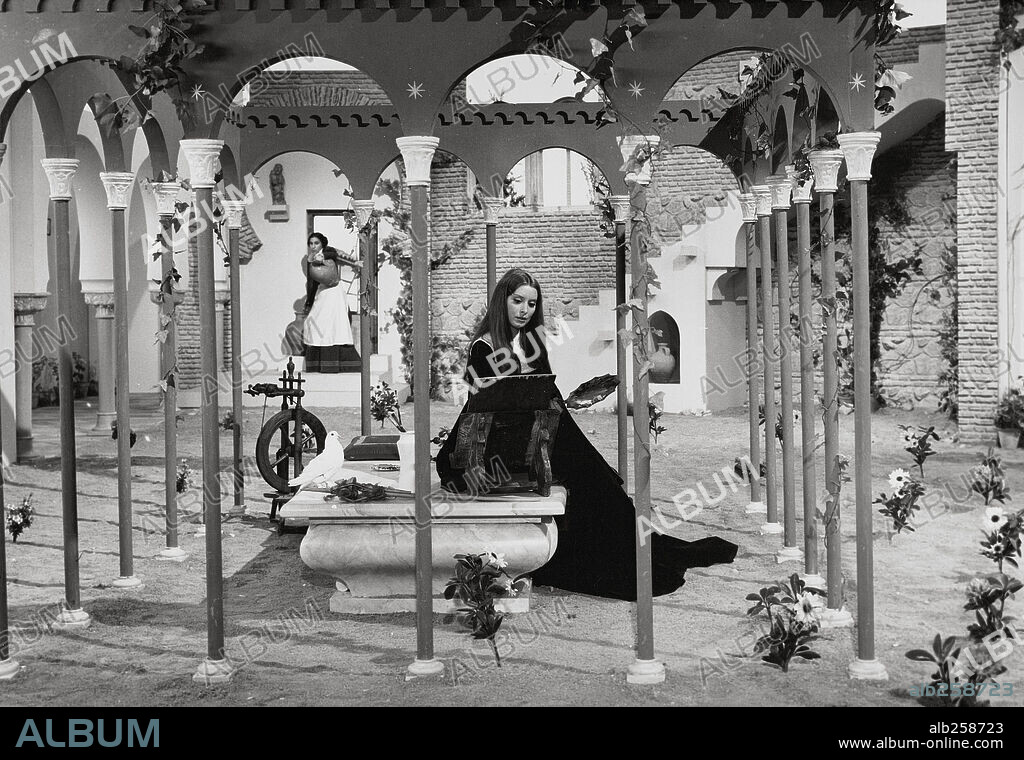 ELISA RAMIREZ en LA CELESTINA, 1969, dirigida por CESAR ARDAVIN.