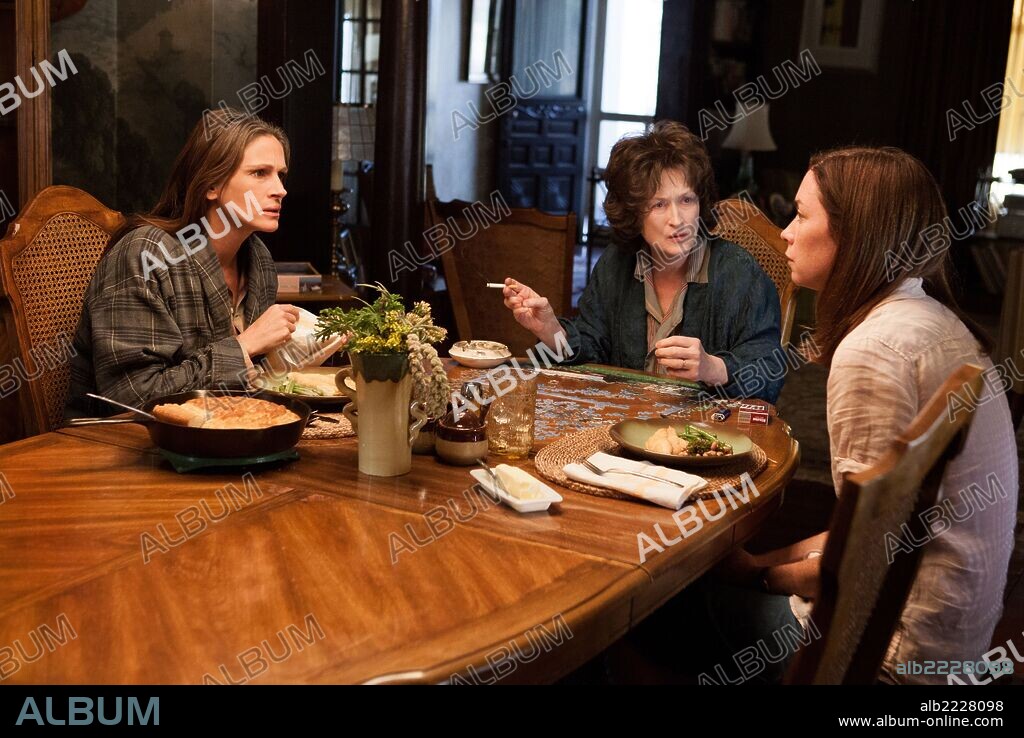JULIA ROBERTS, JULIANNE NICHOLSON und MERYL STREEP in AUGUST: OSAGE COUNTY, 2013, unter der Regie von JOHN WELLS. Copyright JEAN DOUMANIAN PRODUCTIONS.