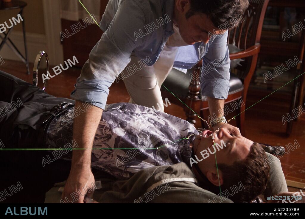 ELIJAH WOOD y MATT DILLON en PAWN SHOP CHRONICLES, 2013, dirigida por WAYNE KRAMER. Copyright ANCHOR BAY FILMS.