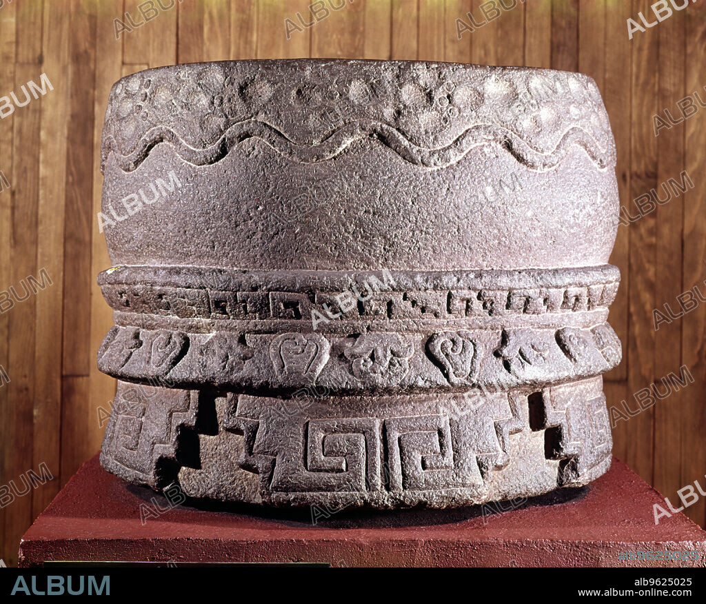 Huehuetl', representation in stone of a drum from Mexico City DF (Tlatelolco?).