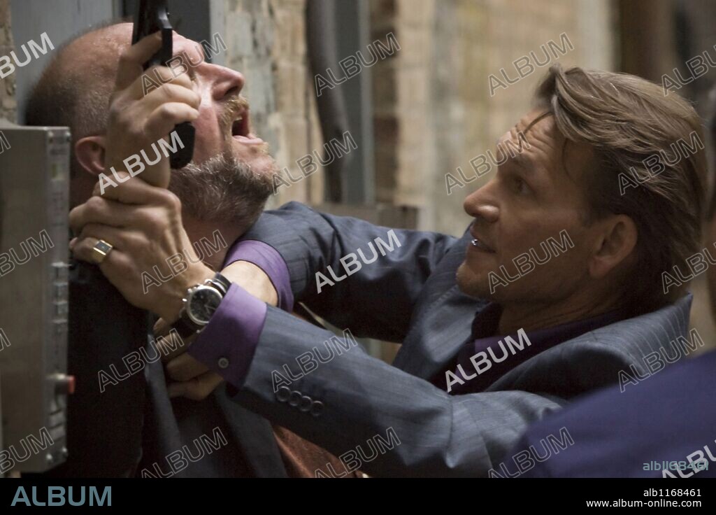 PATRICK SWAYZE in THE BEAST, 2009 (BEAST, THE-TV), directed by VINCENT ANGELL and WILLIAM ROTKO. Copyright Sony Pictures Television. episodio 2.