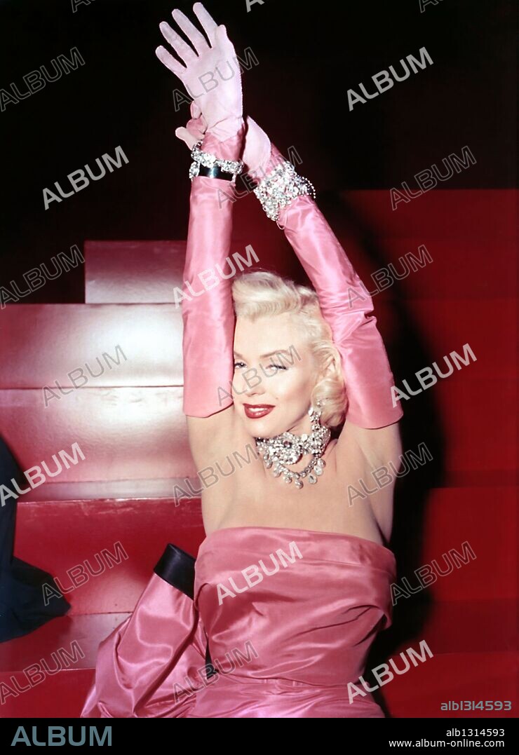 NORMA JEAN BAKER. MARILYN MONROE en LOS CABALLEROS LAS PREFIEREN RUBIAS, 1953 (GENTLEMEN PREFER BLONDES), dirigida por HOWARD HAWKS. Copyright 20TH CENTURY FOX.