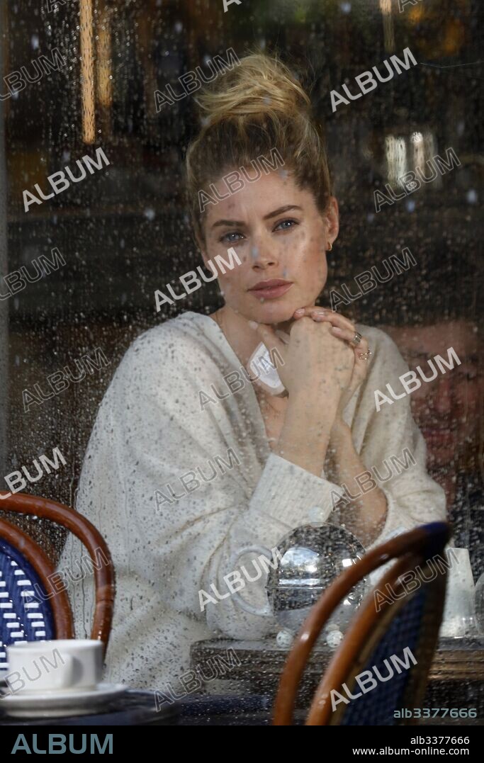 March 31, 2017 - Paris, France - Model Doutzen Kroes is seen shooting a commercial for a L'Oreal Cosmetic on March 31, 2017 in Paris, France. 31/03/2017